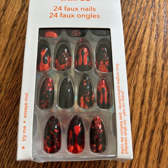 2 Sets of Spooky Halloween Costume Press-Nails Black Red Blood Metallic Nails - Picture 3 of 4